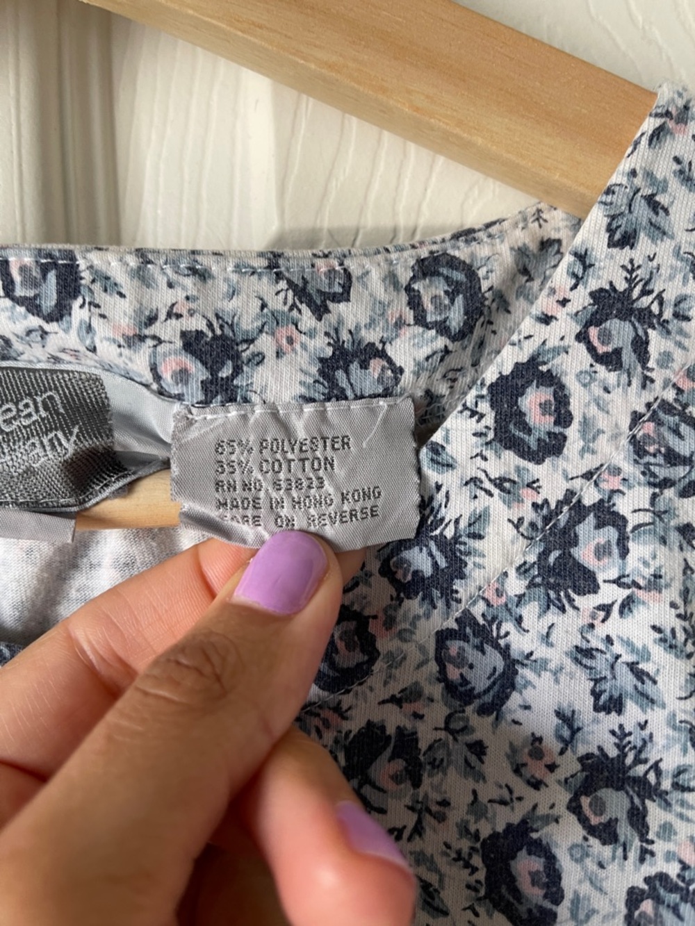 Jean Hillary Floral Button-Front Crop Blouse - Picture 3 of 5